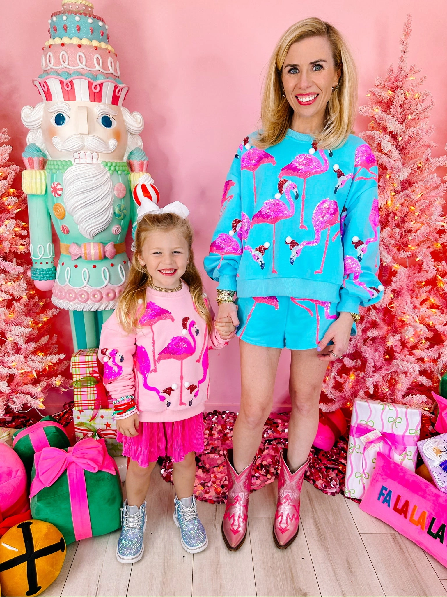 FLAMINGO SANTA HAT SHORTS - AQUA