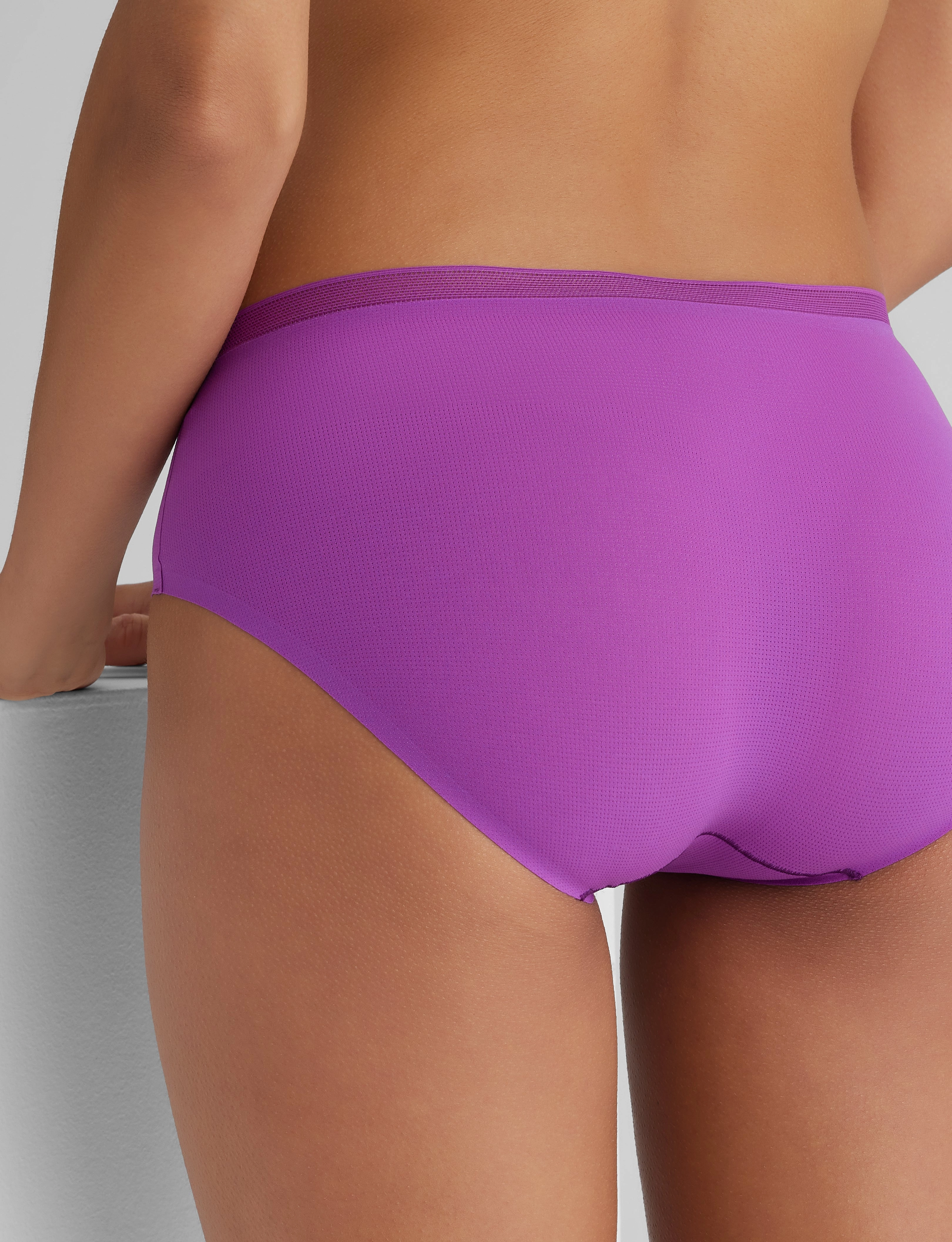 Women's Air Brief